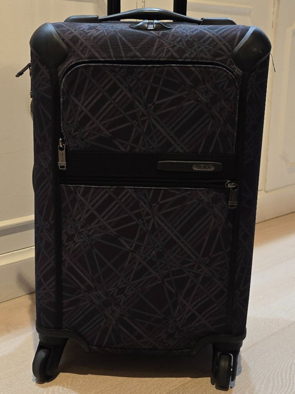 TUMI DFO GEN 4.2 INTERNATIONAL EXPANDABLE 4 WHEEL CARRY-ON LUGGAGE Gray Matrix P